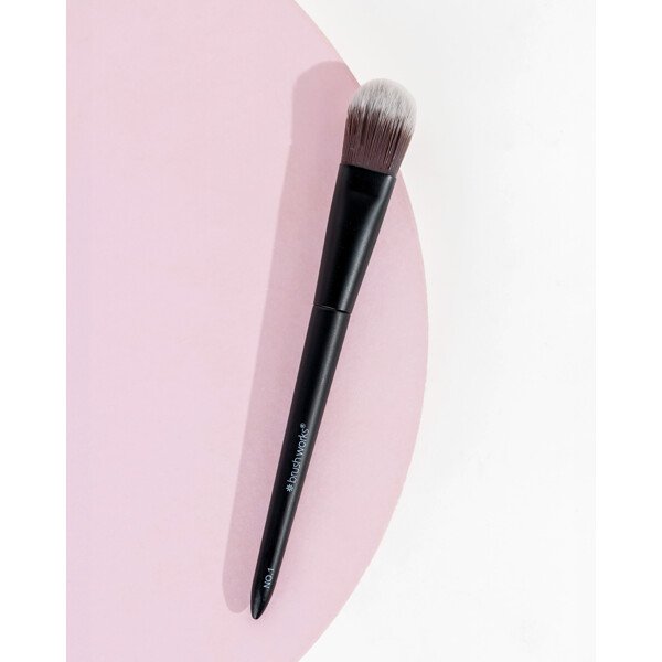 Brushworks No. 1 Foundation Brush (Bild 5 av 10)