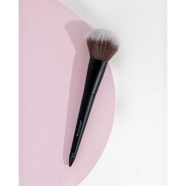 Brushworks No. 5 Powder Brush (Bild 5 av 9)