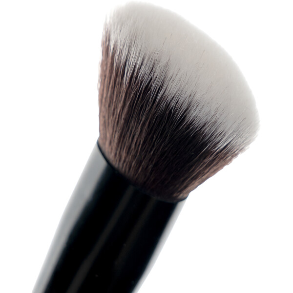 Brushworks No. 7 Angled Blush Brush (Bild 4 av 9)