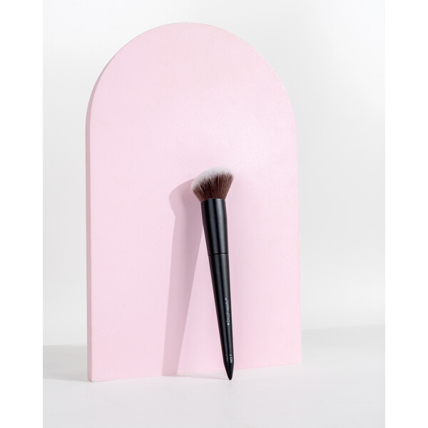 Brushworks No. 7 Angled Blush Brush (Bild 6 av 9)