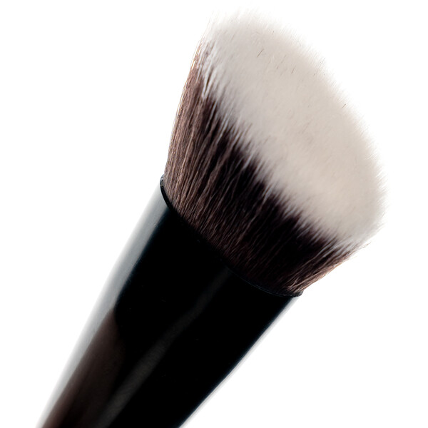 Brushworks No. 9 Angled Flat Foundation Brush (Bild 4 av 11)