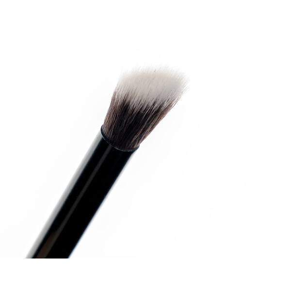 Brushworks No. 15 Angled Blending Eye Brush (Bild 4 av 8)