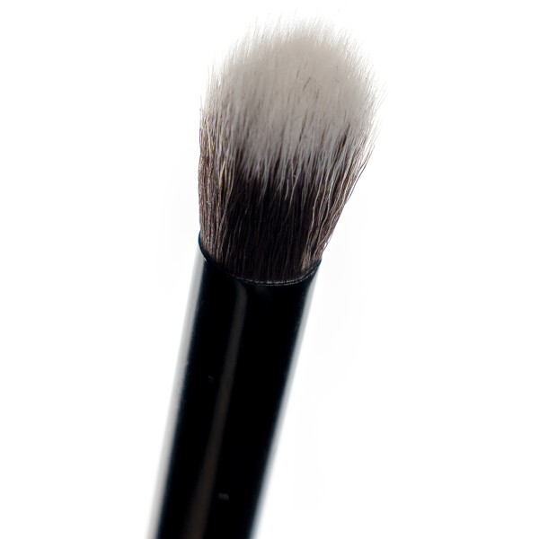 Brushworks No. 16 Tapered Blending Eye Brush (Bild 4 av 7)