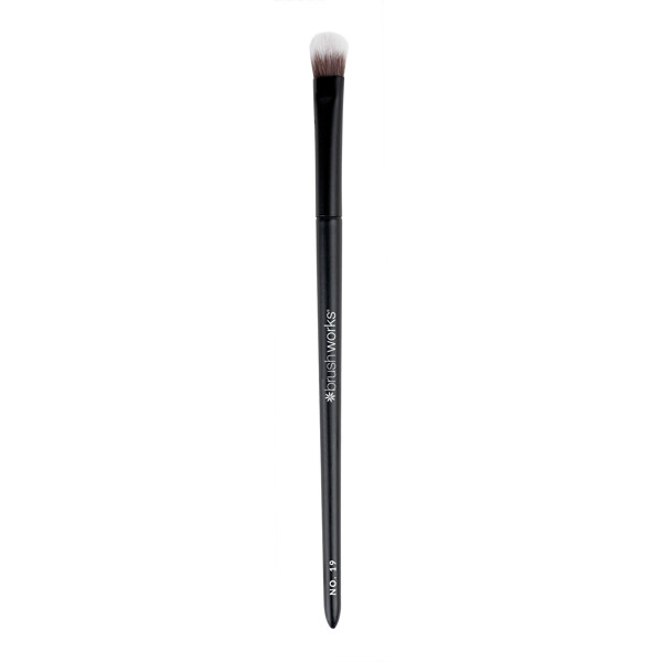 Brushworks No. 19 Crease Blending Eye Brush (Bild 3 av 6)